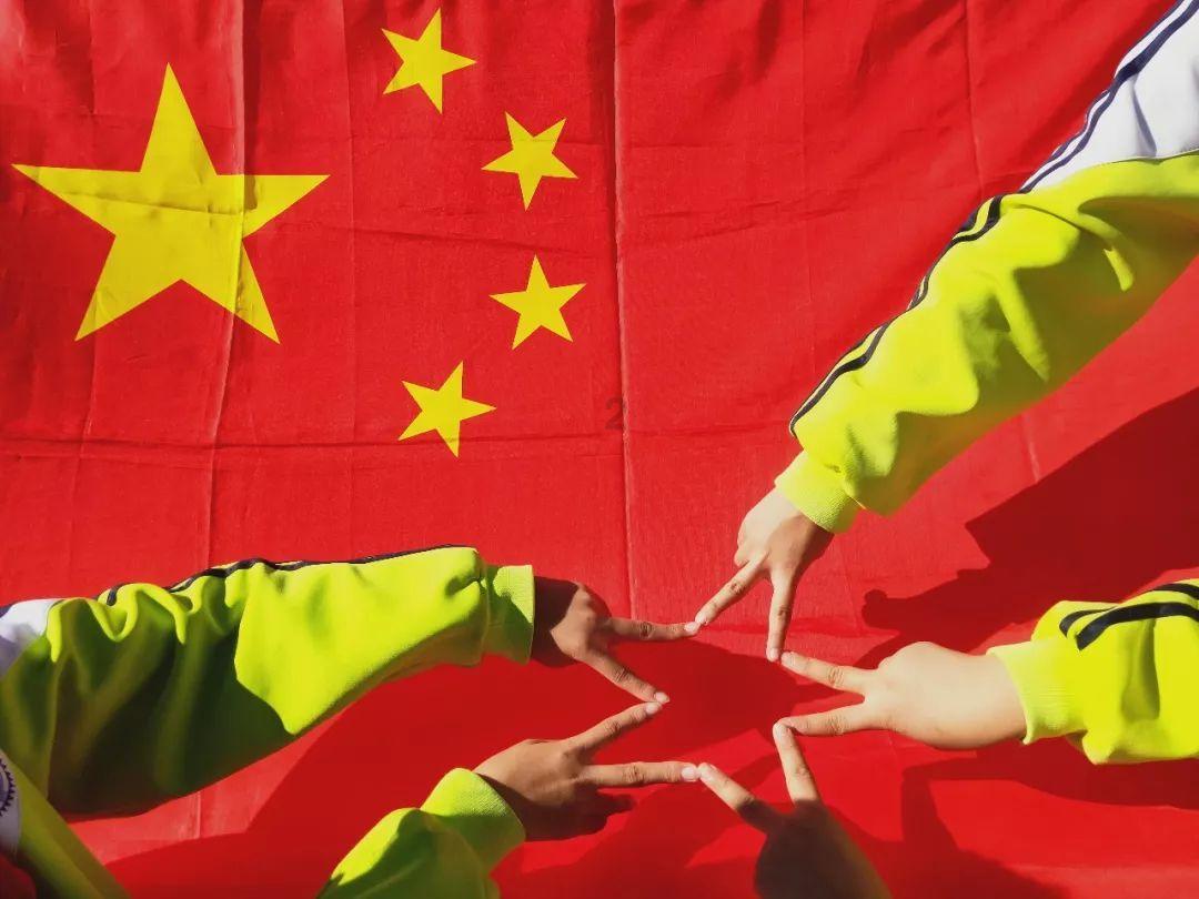镇远：迎春节备灯会 群众扎龙灯忙
