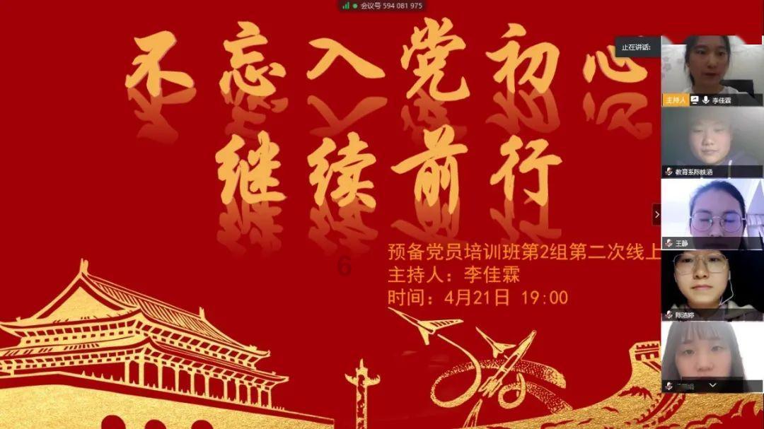 玩具店里的娃娃